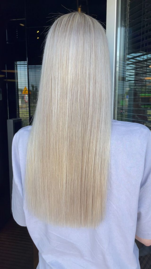Stylistka Julia 😉👍 #fryzjerpoznan #fryzjerstwo #fryzjerpoznan #koloryzacjawłosów #pielegnacjawlosow #piątkowo #blondkoloryzacja