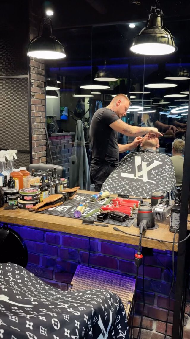 Barber Krzysiu 💈👍 #barberpoznan #barberpiatkowo #salonfryzjerski #salonfryzjerskipoznan