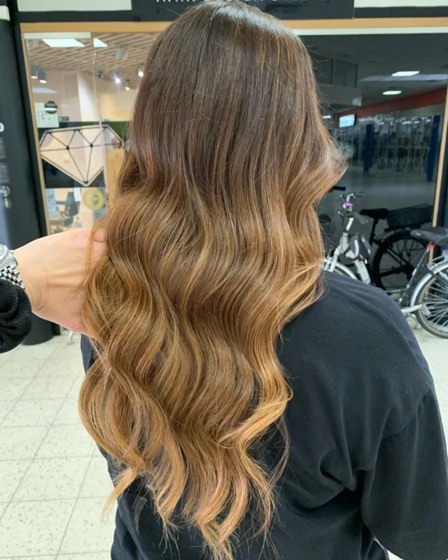 Stylistka Patrycja 😉👍 #włosy #pieknewlosy #fryzjerpoznań #koloryzacjapoznan #koloryzacjawłosów#dlugiewlosy #salonfryzjerski