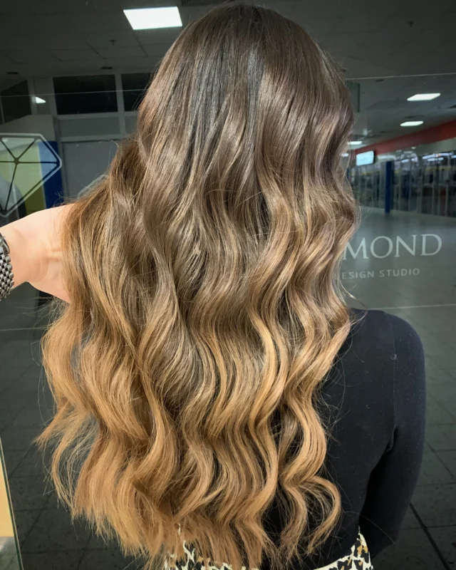 Stylistka Patrycja 😉👍 #włosy #pieknewlosy #fryzjerpoznań #koloryzacjapoznan #koloryzacjawłosów#dlugiewlosy #salonfryzjerski