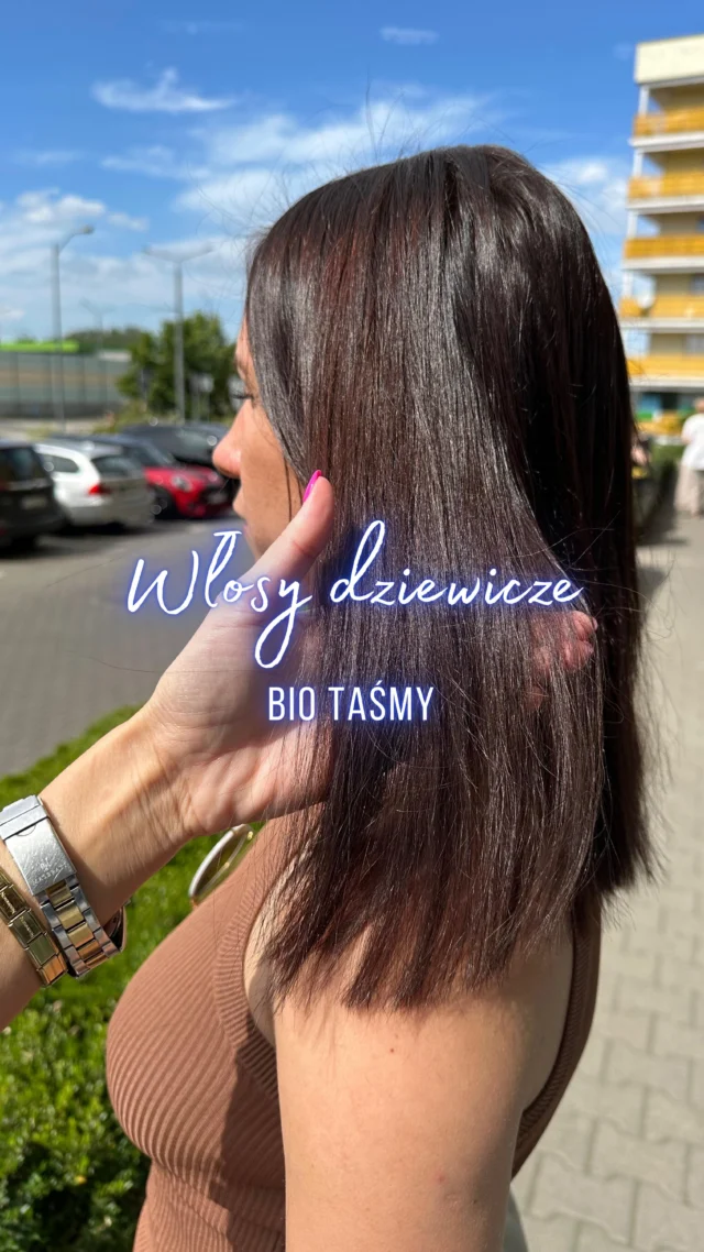 Zagęszczenie z&nbsp;delikatnym przedłużeniem WŁOSAMI DZIEWICZYMI 🤩 

Do tej&nbsp;metamorfozy wykorzystano zaledwie 30 gramów włosów… o&nbsp;idealnie pasującej strukturze i&nbsp;kolorze. 

Bio Taśmy to&nbsp;niezwykle wygodna i&nbsp;bezpieczna metoda, dająca piękny efekt bez&nbsp;obciążania włosów ❤️ 

#przedluzaniewlosow #przedłużaniewłosów #biotaśmy #biotaśma #biotape #wlosydziewicze #włosydziewicze #brązowewłosy #zagęszczeniewłosów #salonfryzjerski #poznań #salonfryzjerskipoznan
