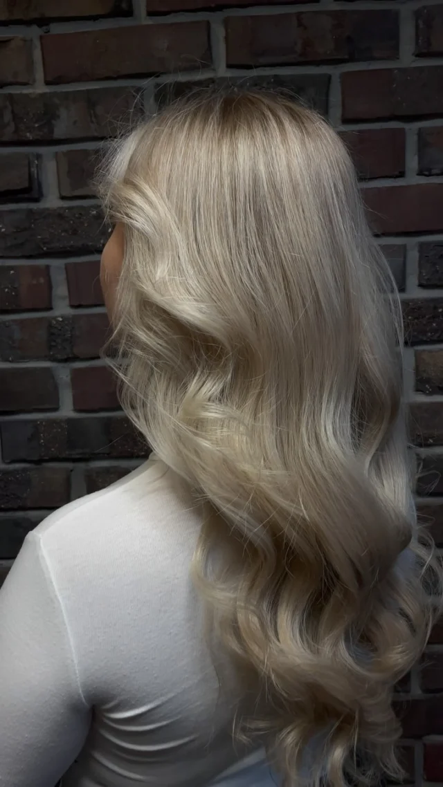 🤩👍 #blondwłosy #pięknewłosy #salonfryzjerski #dlugiewlosy #poznań #fryzjerpoznan