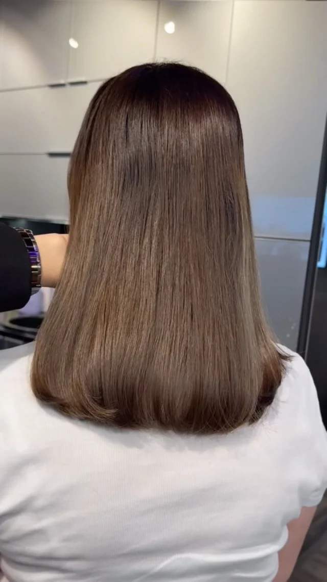 Włosy dziewicze -metoda Bio Taśmy ❤️ 

U klientki wykonana została również koloryzacja włosów.
W naszym salonie kompleksowo dbamy o&nbsp;Wasze włosy🥰

#przedluzaniewlosow #przedłużaniewłosów #biotaśmy #biotaśma #biotape #wlosydziewicze #włosydziewicze #brązowewłosy #zagęszczeniewłosów #salonfryzjerski #poznań #salonfryzjerskipoznan