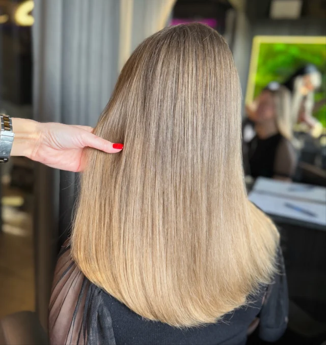 Twoje włosy są&nbsp;delikatne, cienkie i&nbsp;brakuje im&nbsp;objętości? Chciałabyś, aby wyglądały „zdrowiej” bez&nbsp;sztucznego efektu? 🙂

W naszym salonie specjalizujemy się w&nbsp;metamorfozach z&nbsp;wykorzystaniem Bio Taśm z&nbsp;włosów dziewiczych ❤️👌

Gwarantujemy idealne dopasowanie do&nbsp;włosów naturalnych i&nbsp;subtelny, elegancki efekt 🤩
 
#biotaśmy #biotape #poznań #przedłużaniewłosów #salonfryzjerski #przedłużanewłosy #biotaśma #dziewicze włosy #włosydziewicze