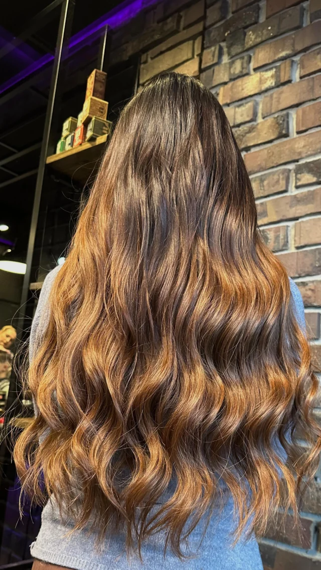 Przedłużanie włosów metodą Bio Taśmy 🤩🔥

#przedłużaniewłosów #biotaśmy #biotape #hairexstensions #salonfryzjerski #poznań #dlugiewlosy #metamorfozawłosów #przedłużanewłosy #waweshair