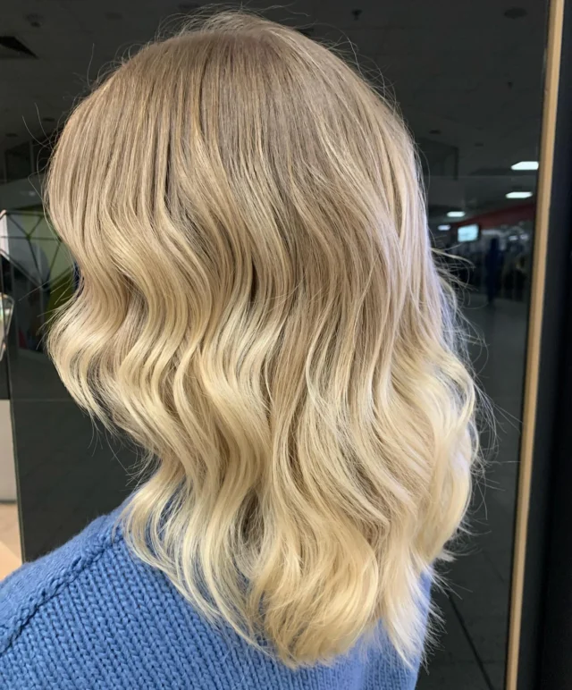 Stylistka Patrycja 🤩👍 #włosy #pieknewlosy #fryzjerpoznań #koloryzacjapoznan #koloryzacjawłosów#blondkoloryzacja