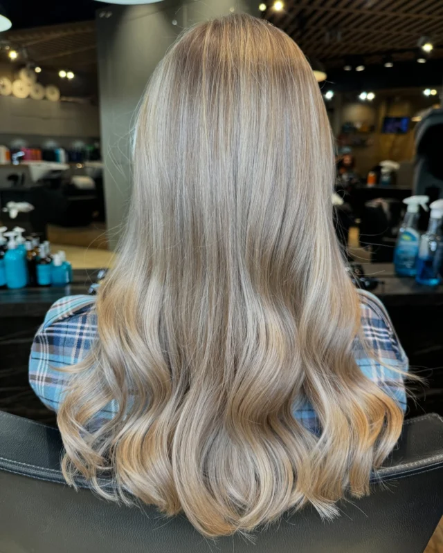 Stylistka Sandra 🤩👍 #hairstyle #włosy #koloryzacjawłosów #fryzjerpoznań #fryzjerpiatkowo #piatkowopoznan