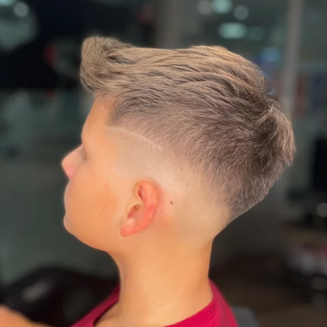 Stylistka Martyna 😊🤩 #fryzjerpoznan #strzyzeniedzieciece #fryzjerdziecięcy #barberpoznan #salonfryzjerskipoznan #piatkowo #poznań #wzorkinawłosach