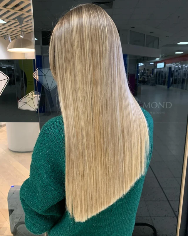 Stylistka Patrycja 🤩👍 #włosy #pieknewlosy #fryzjerpoznań #koloryzacjapoznan #koloryzacjawłosów#blondkoloryzacja #dlugiewlosy